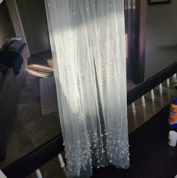 Beaded Fingertip Veil - White - Picture 3 of 3